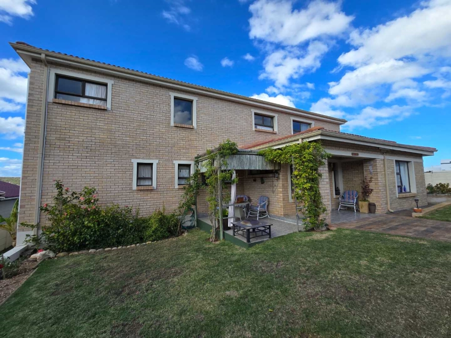 4 Bedroom Property for Sale in Stilbaai Wes Western Cape
